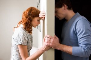 Tư vấn tâm lý: Chồng ngoại tình nhiều lần phải làm sao?