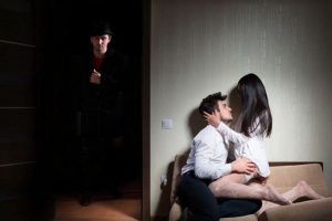 ngoại tình là gì?